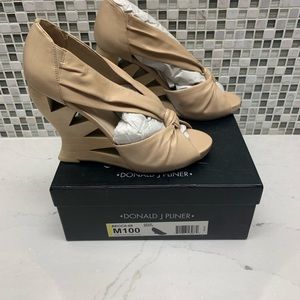 Donald J Pliner wedges